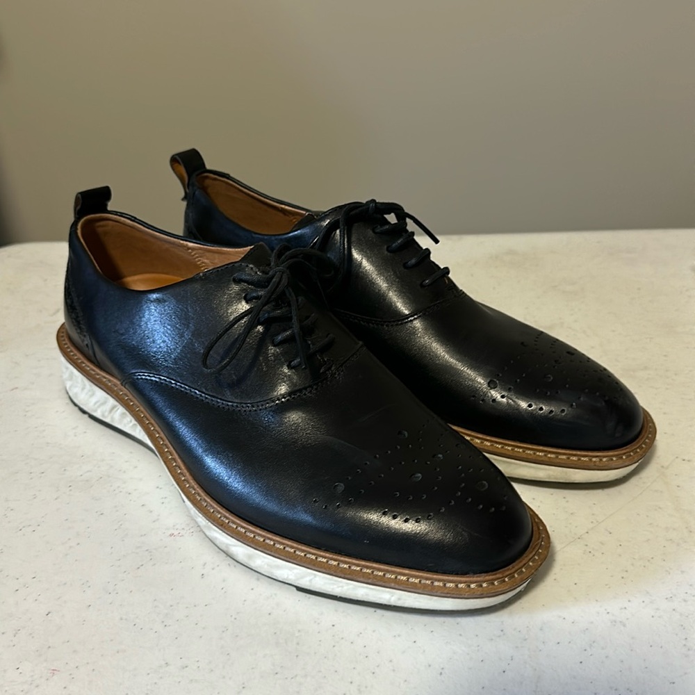 US 9-9.5 Ecco Men’s Dress Shoes  - like new.